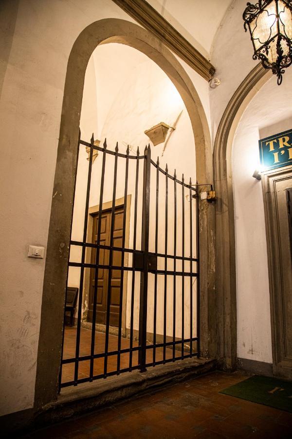 Studio In Tornabuoni Within A Renaissance Building Apartamento