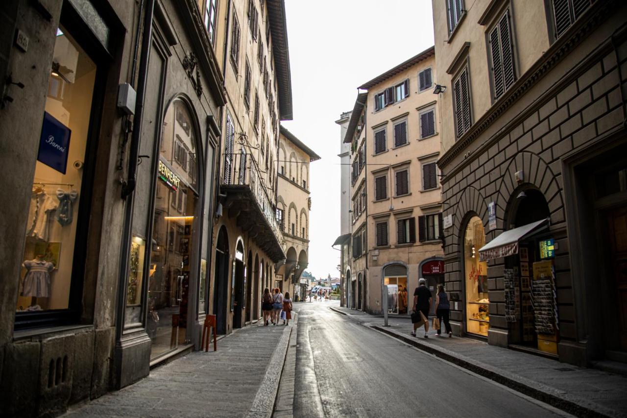 Studio In Tornabuoni Within A Renaissance Building Apartamento